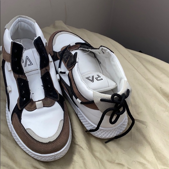 Shoe - Picture 3 of 3